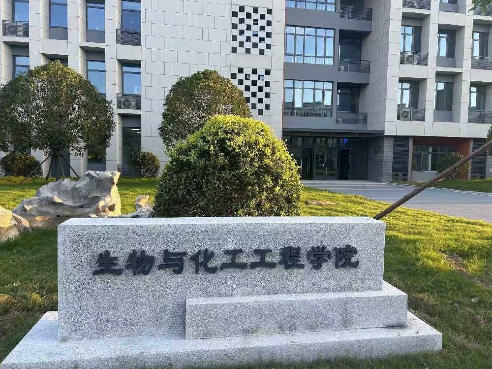 西湖区扬州职业大学体育场高杆灯项目